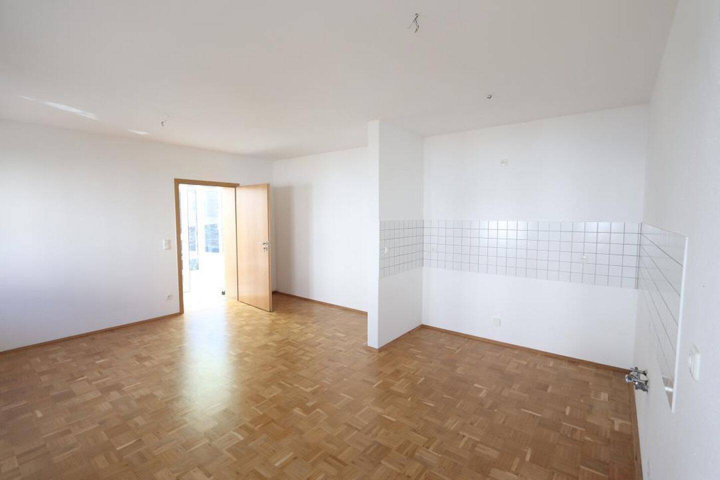 Außergewöhnliche Wohnung in toller Lage! Parkett, Wintergarten, Balkon/Terrasse – Chemnitz – Vorschaubild 3