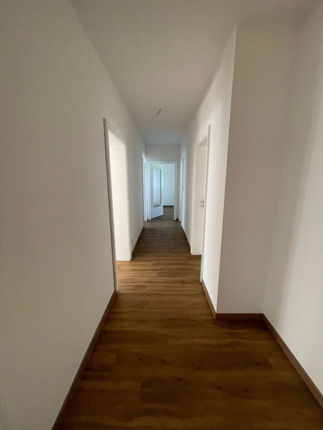 Top renovierte 4-Zimmer Wohnung in Erlangen-Frauenaurach ***Besichtigung: Mittwoch, 17.06.2026 um 16:00 Uhr*** – Erlangen – Vorschaubild 7
