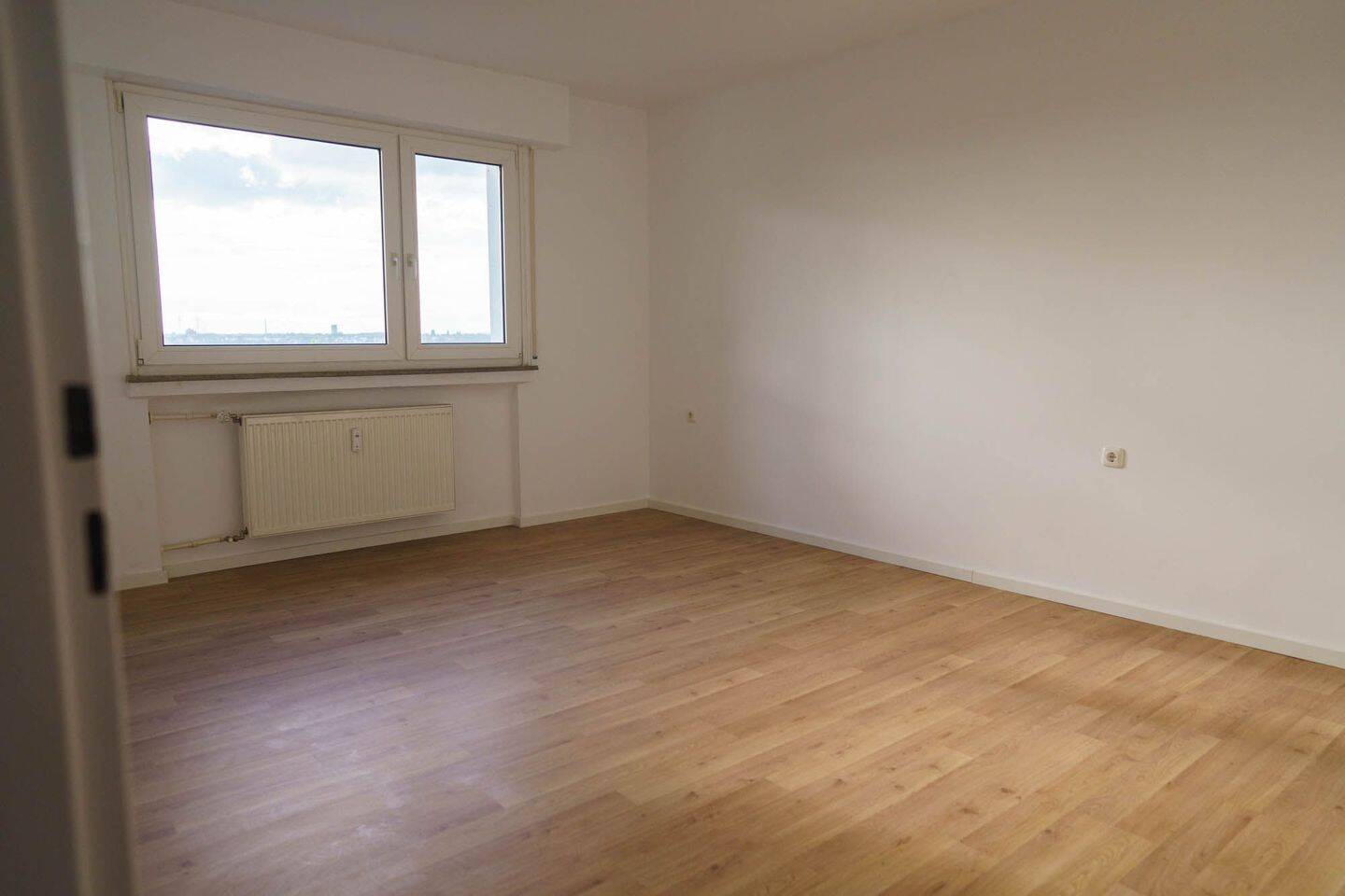 Helle 3-Zimmer-Wohnung mit Balkon, Fernblick ins Grüne und Stadtbahn direkt vor der Tür – Stuttgart – Vorschaubild 9