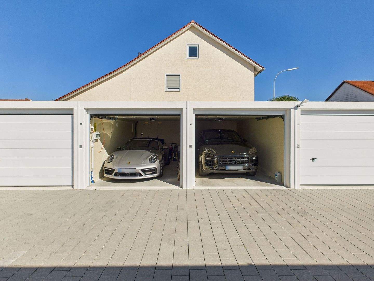 Sofort frei! Neuwertig! XXL-Balkon, Photovoltaik mit Speicher, zwei Garagen, Einbauküche, Smart-Home – Ingolstadt – Vorschaubild 8
