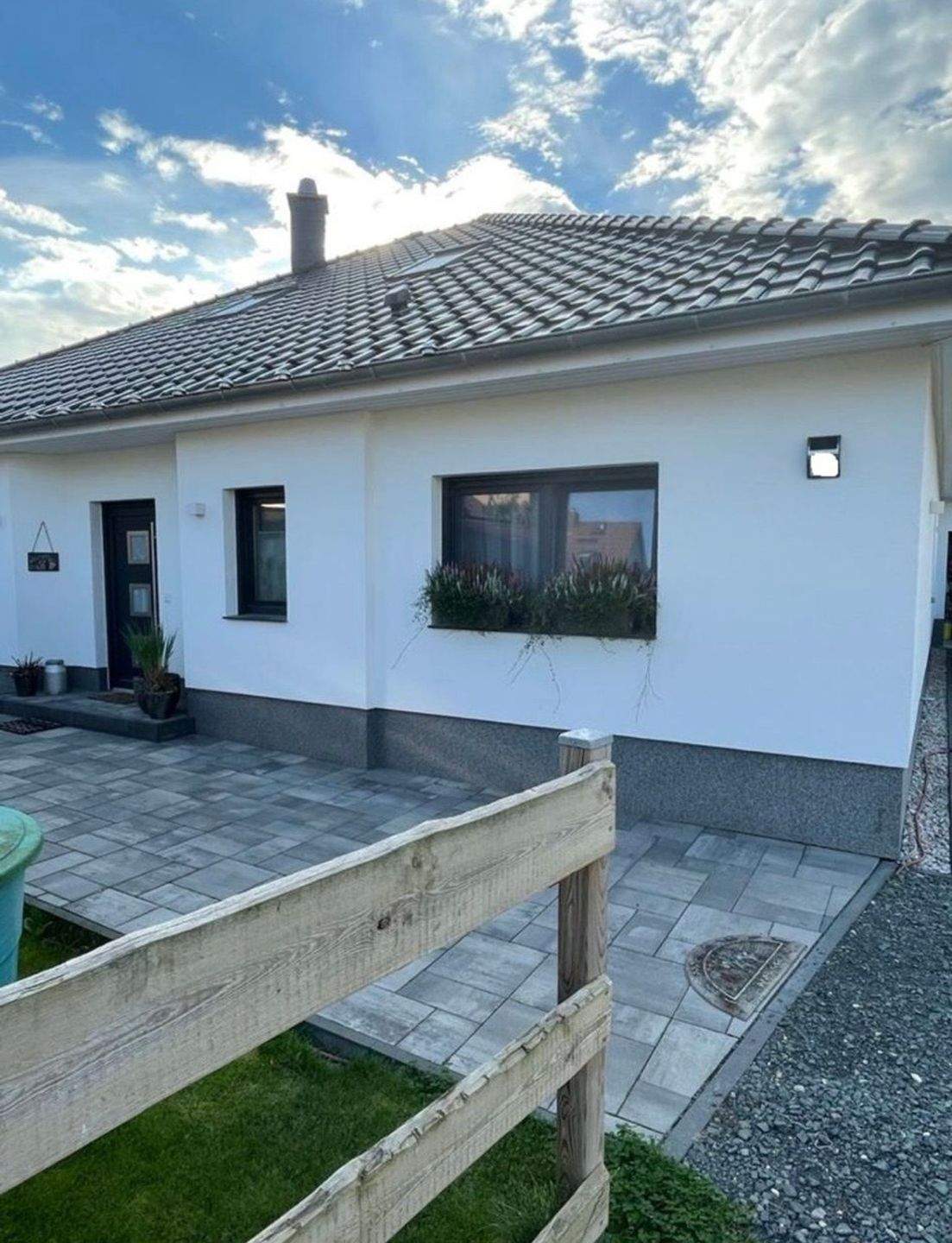 Eleganter Bungalow in Markkleeberg - Pool, Kamin & nachhaltiger Wohnkomfort – Markkleeberg – Bild 1 von 9