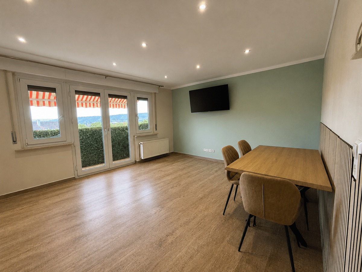 Modernisierte 2-Zimmer-Wohnung mit Balkon in Bad Cannstatt – 70374 Stuttgart – Bild 1 von 7