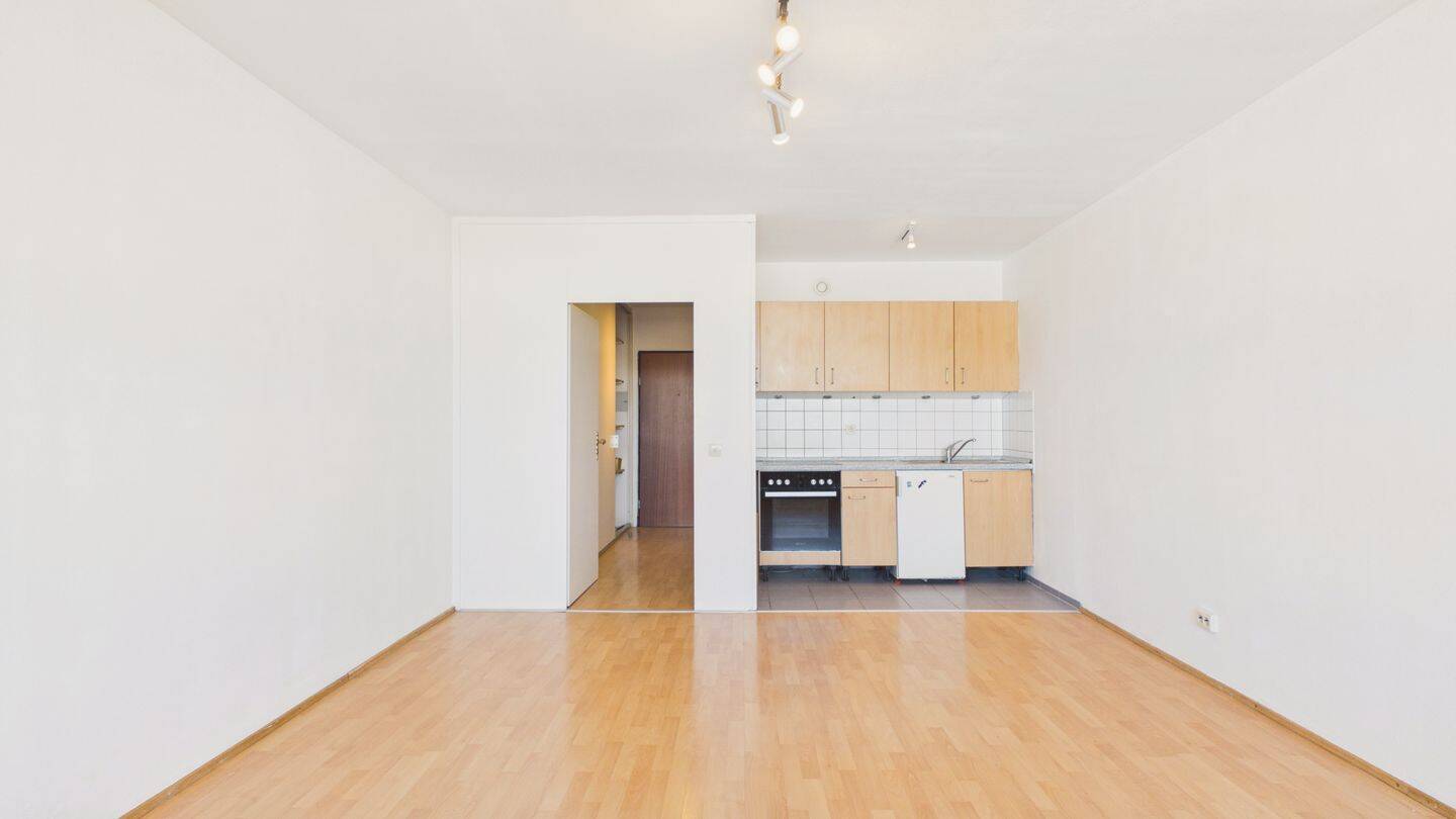 HEGERICH: Leerstehende 1-Zimmer-Wohnung mit Ost-Balkon direkt am Olympia-Einkaufszentrum – München – Vorschaubild 3