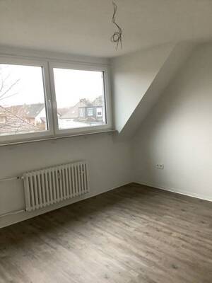Schöne 3-Zimmerwohnung mit Vinylboden und Wannenbad im Dachgeschoss – 47259 Duisburg – Vorschaubild 8