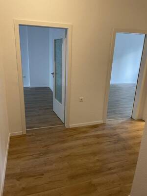 Innenstadt Ost am Westfalenpark: 3,5-Zi.-Wohnung mit Südwestbalkon und Küche! – 44141 Dortmund – Vorschaubild 2