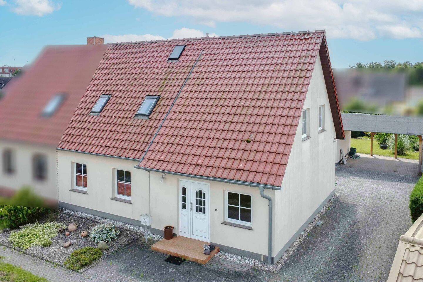 Modernisierte Doppelhaushälfte mit Anbau, Photovoltaik und schönem Garten in Tribsees – Tribsees – Bild 1 von 9