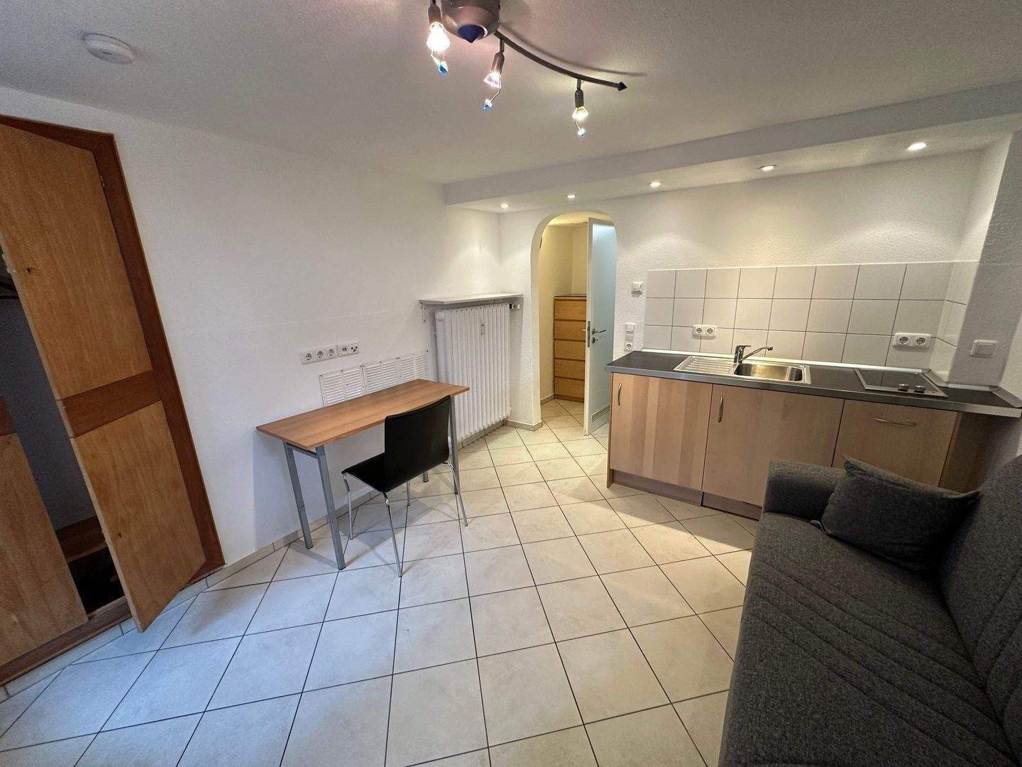 Frei ab sofort / Möblierte 1 - Zimmer - Untergeschosswohnung (Kellerwohnung) mit Einbauküche und separatem Eingang – Trier – Vorschaubild 4