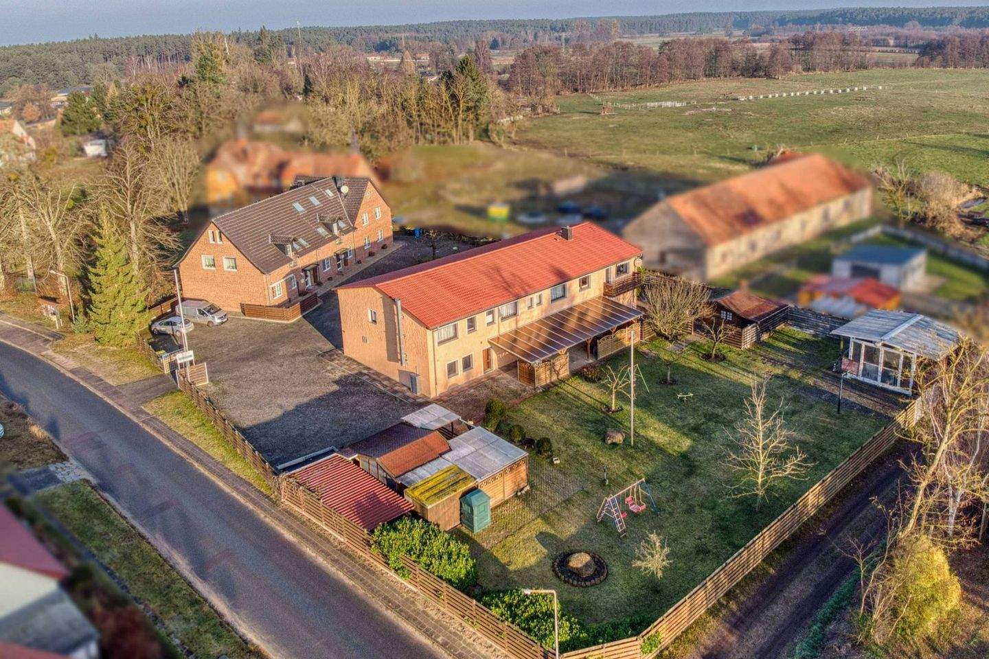 MFH mit 16 Einheiten und Top-Potenzial zur flexiblen Nutzung in Feldrandlage – Mirow – Bild 1 von 9