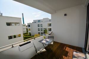 2,90 m Deckenhöhe & Südloggia | Exklusive Wohnung am Godewindpark – 23570 Lübeck – Vorschaubild 8
