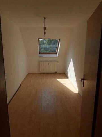 Gemütliche DG 3-Zimmer Wohnung mit Laminat und Wannenbad in guter Lage. – Chemnitz – Vorschaubild 7