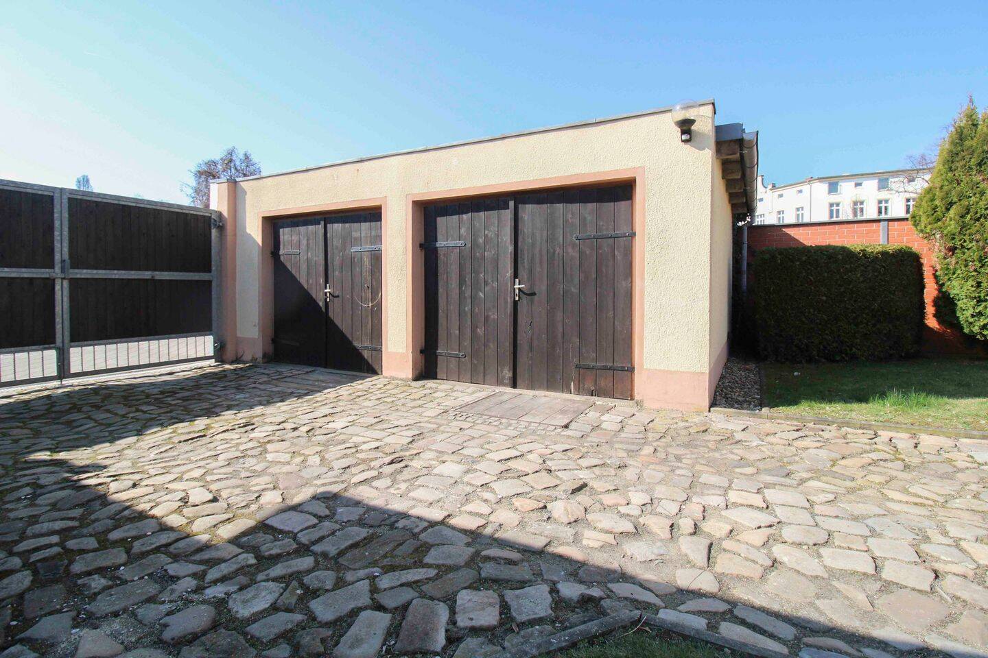 Einfamilienhaus mit Ausbaupotenzial, Garagen und Wintergarten - innenstadtnah – Magdeburg – Vorschaubild 2