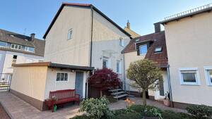 Zwei modernde Häuser (EFH mit Anbau 2-Fam.-Haus) auf gepflegtem Grundstück mit 4 Garagen – 45327 Essen – Vorschaubild 2