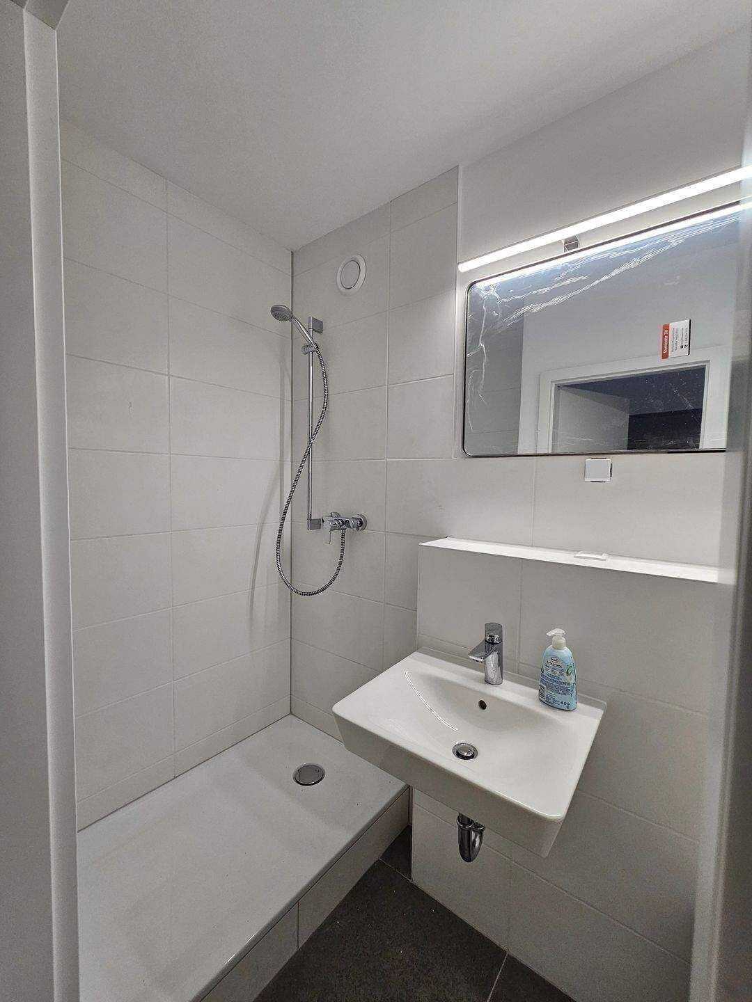 Kaufpreisreduzierung Kölner Westen Top renovierte 2 Zimmer Eigentumswohnung inkl. Aufzug, Balkon und PKW Tiefgaragenstellplatz ab sofort zum Kauf – Köln – Vorschaubild 8