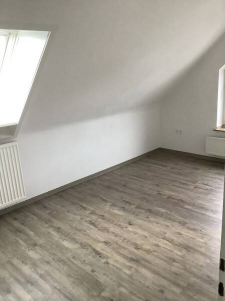 Gemütliche 2 Zimmer-Dachgeschosswohnung in Senne zu vermieten