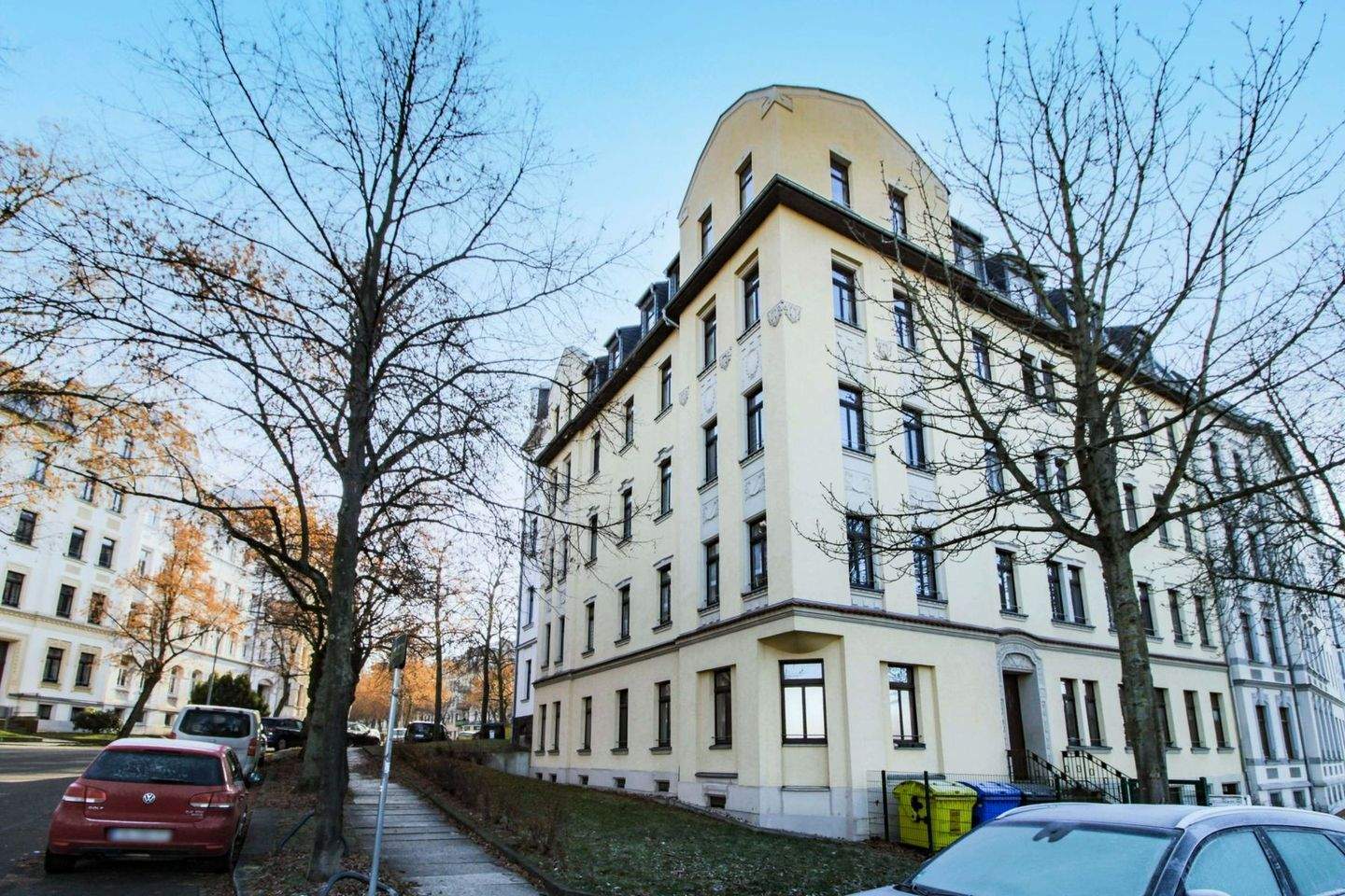 *Vermietete* 2-Zi.-Wohnung im Dachgeschoss mit Balkon eines denkmalgeschützten Mehrfamilienhauses – Chemnitz – Bild 1 von 3