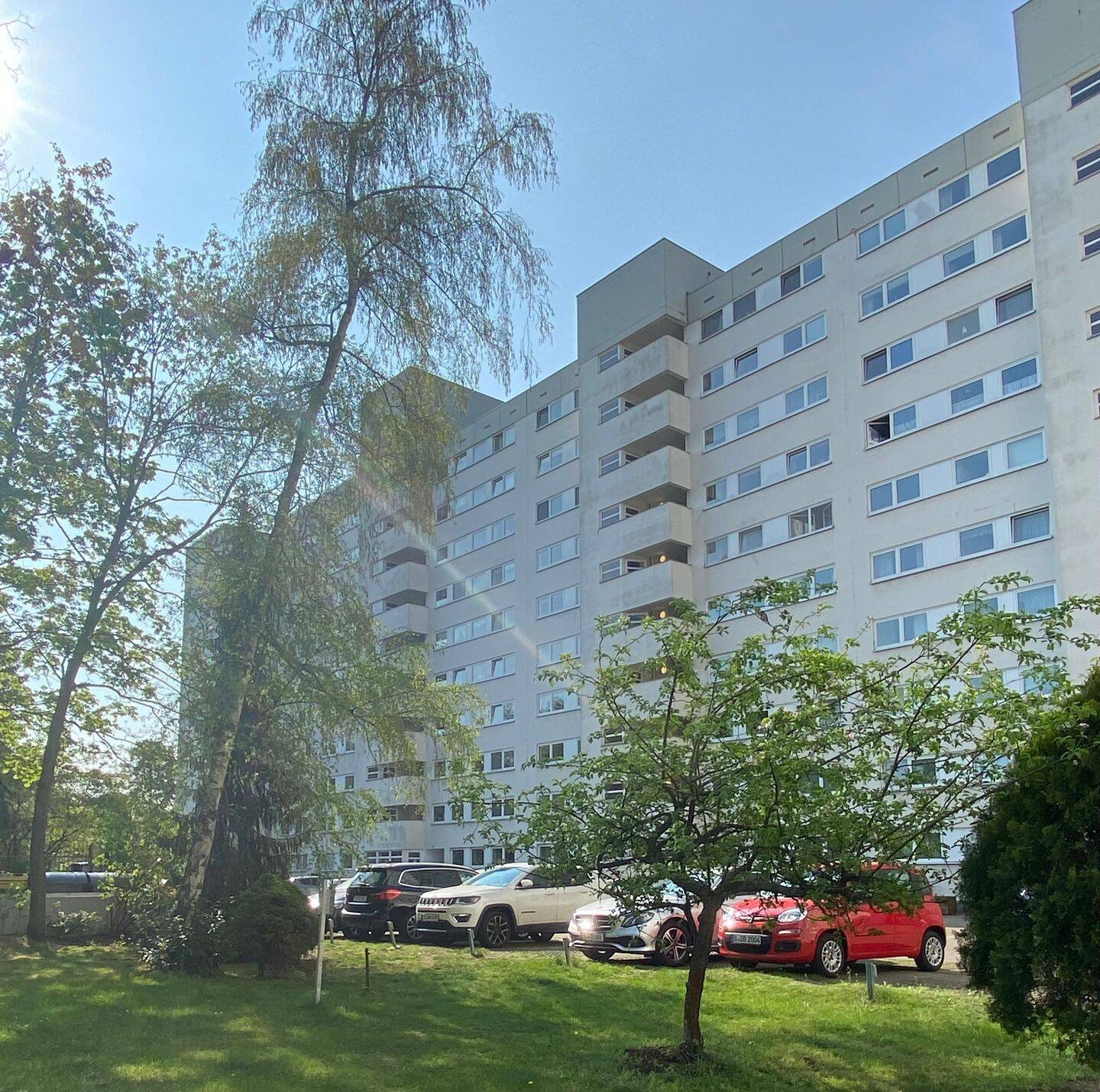 Großzügige 3 Zimmerwohnung in der 8. Etage mit Blick über den Grunewald!