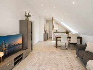 Moderne 2-Zimmer-DG Wohnung mit EBK, Fußbodenheizung & Stellplatz – 94501 Beutelsbach – Vorschaubild 4