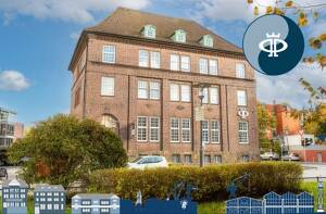Riesiges Raumwunder nahe FH & Uni Kiel: Helle 220 m² WG-Traumwohnung im Denkmal-Altbau mit Balkon!