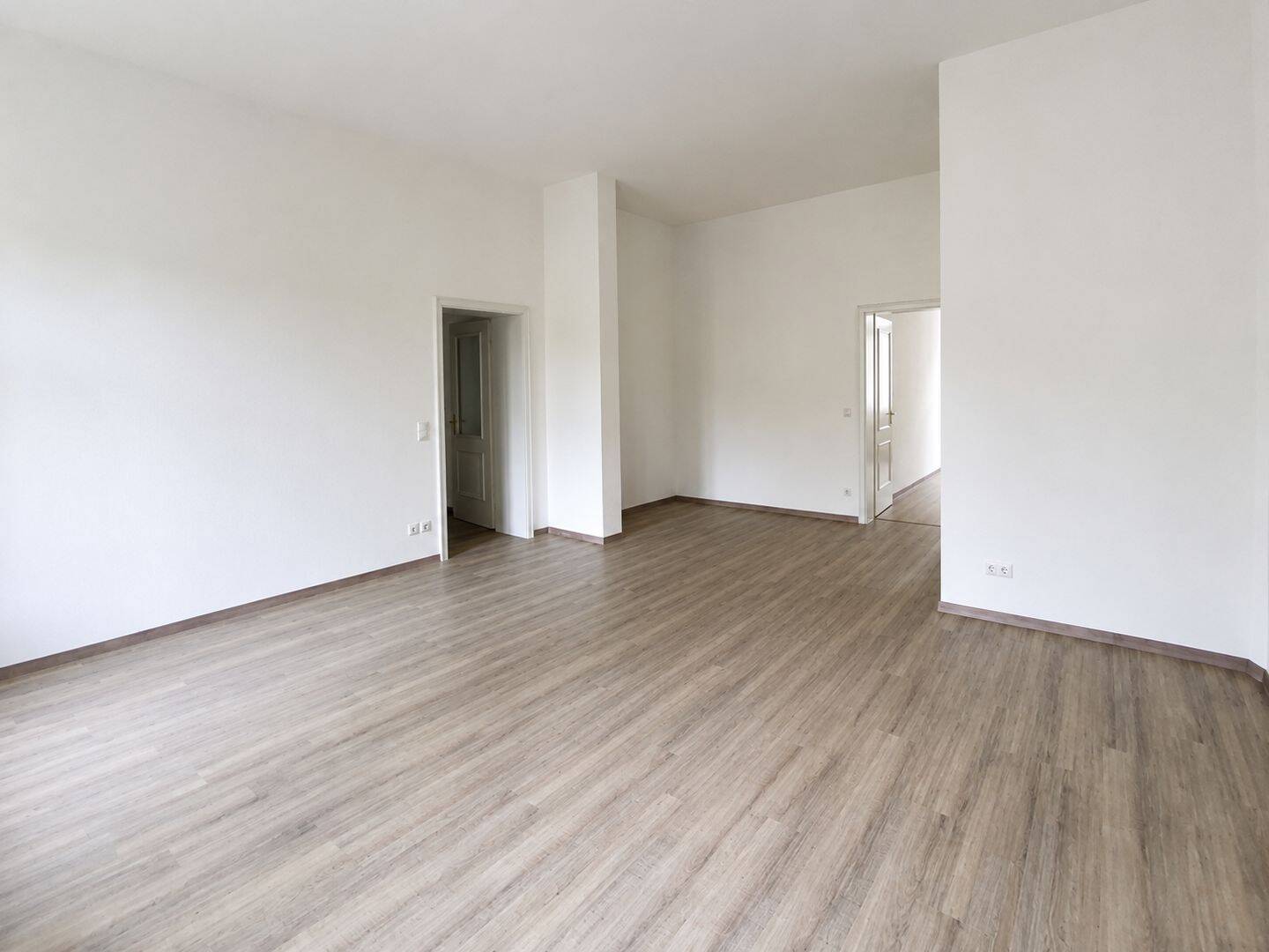 2-Zimmer-Altbauwohnung mit Balkon im Leipziger Waldstraßenviertel – Leipzig – Vorschaubild 3