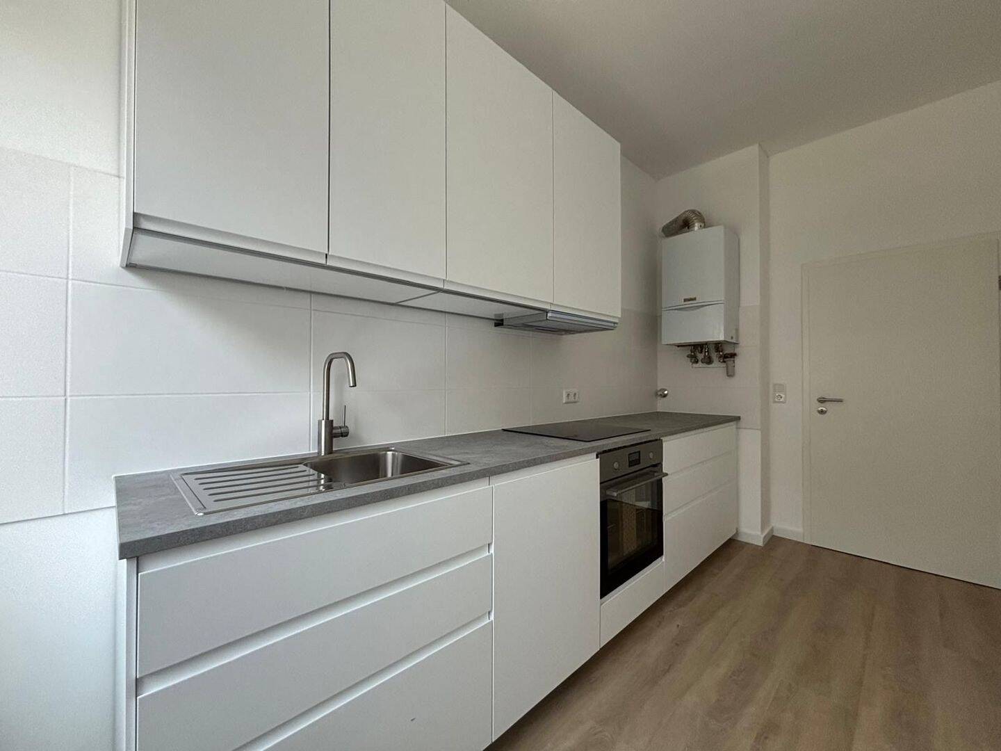 Erstbezug nach Kernsanierung! Schicke Wohnung mit Einbauküche! – Düsseldorf – Vorschaubild 3