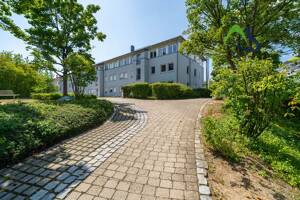 Perfekte Lage! Ruhige und lichtdurchflutete Zweizimmerwohnung im Dachgeschoss mit Westbalkon – 93051 Regensburg – Vorschaubild 2