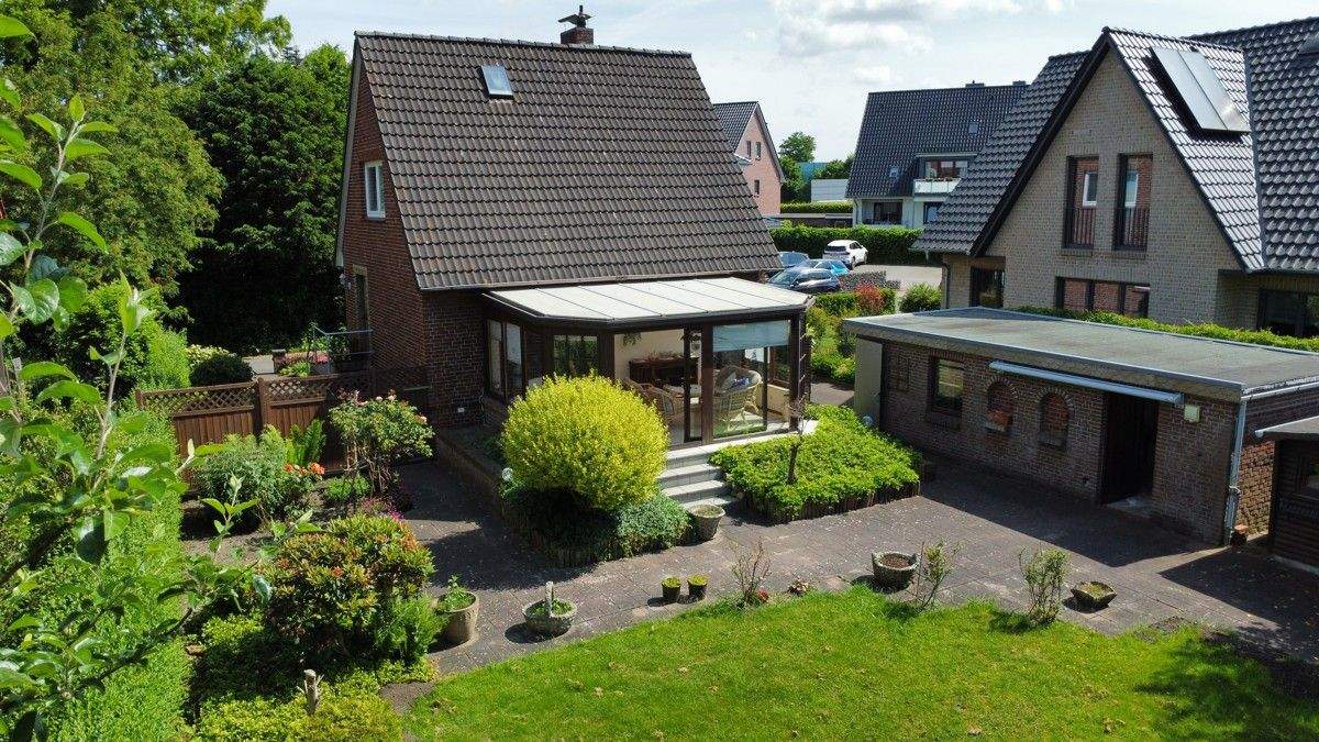 Charmantes Eigenheim auf tollem Grundstück! – Rellingen – Bild 1 von 9