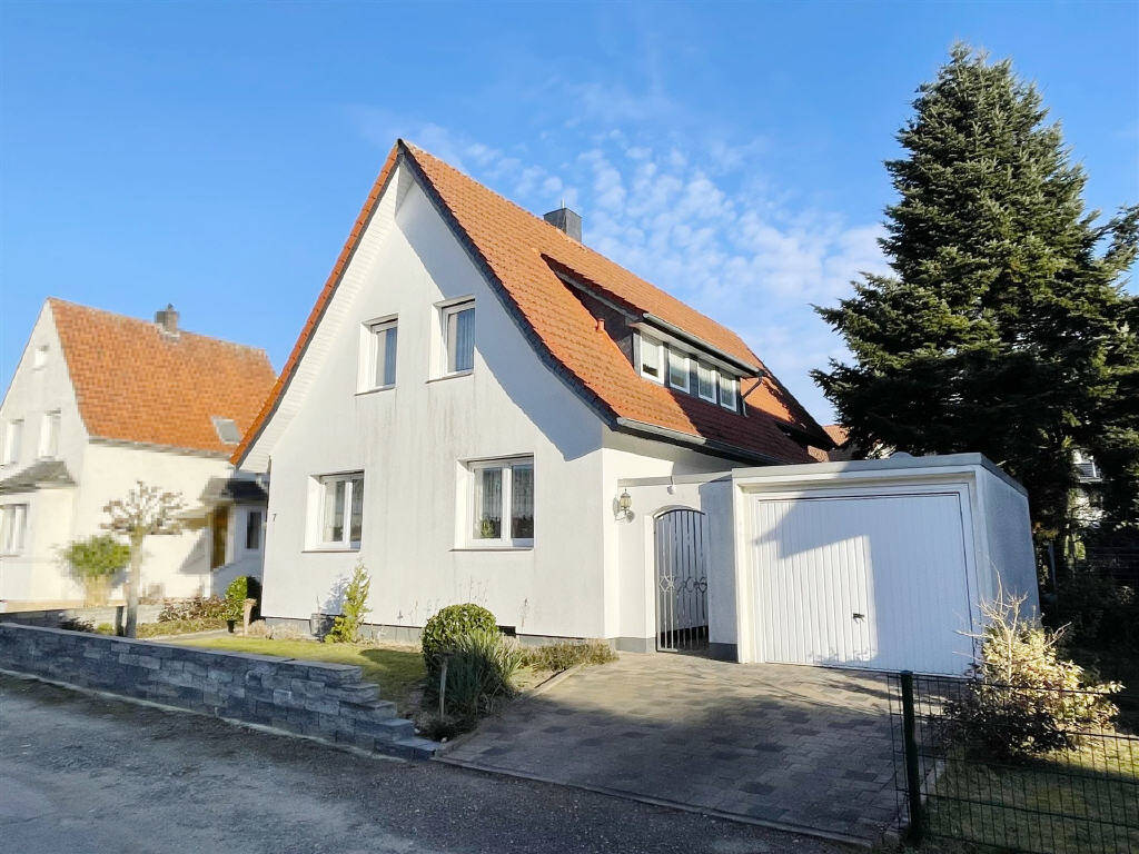 ==Ab sofort frei! Solides EFH am Stadtrand von Lage == – Lage – Bild 1 von 9