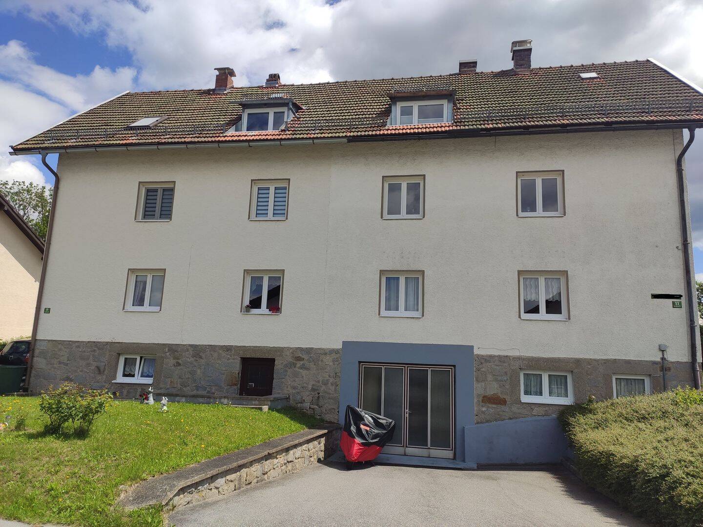 Mehrfamilienhaus mit 6 Wohneinheiten und 1 Einfamilienhaus in Zwiesel – Zwiesel – Vorschaubild 2