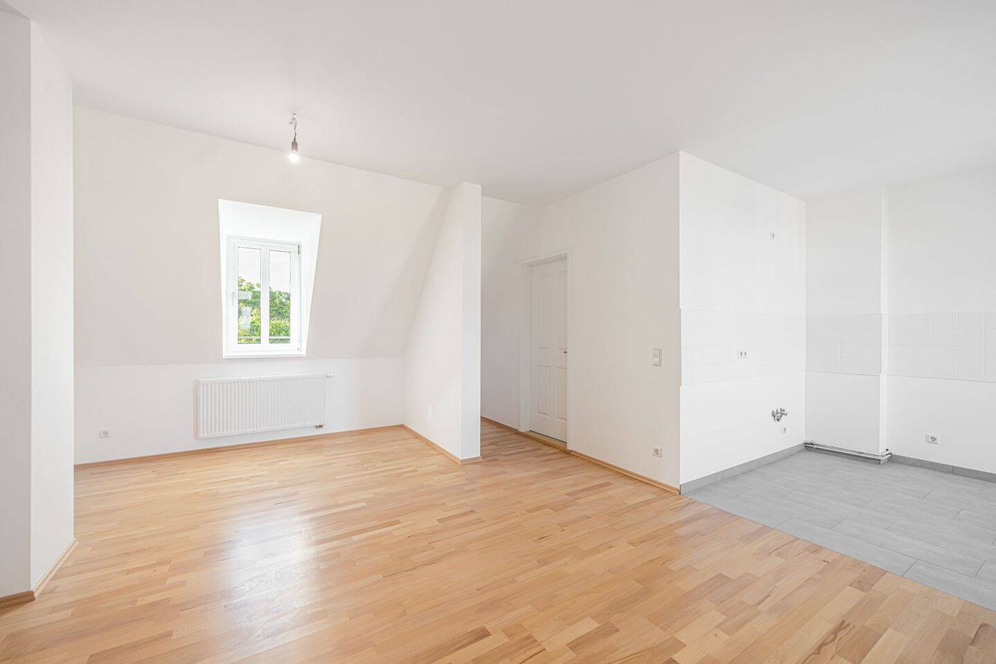 3-Zimmer-Dachgeschoss-Wohnung - direkt auf der beliebten Karl-Heine-Straße – Leipzig – Vorschaubild 2