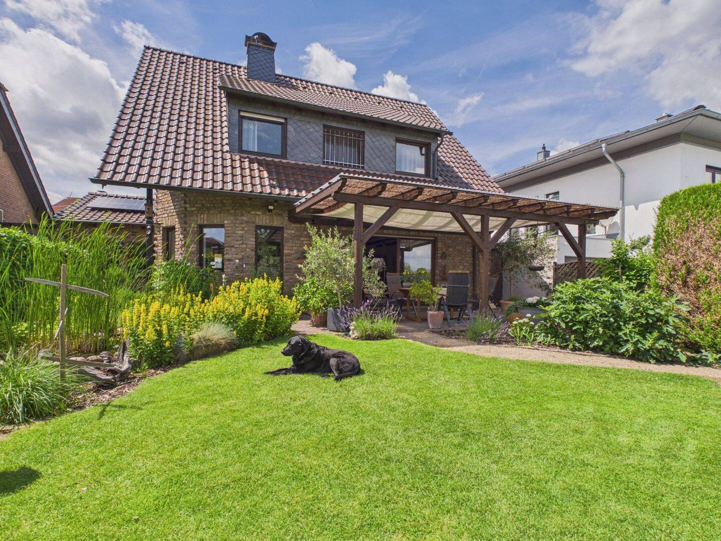 Modernes Familienzuhause mit hochwertiger Ausstattung, Kamin und nachhaltiger Energietechnik – Bornheim – Vorschaubild 2