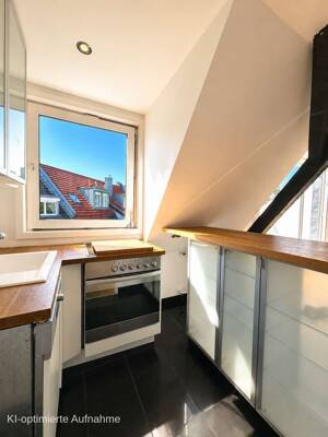 Historischer Charme trifft Loft-Flair: 3-Zimmer-Dachgeschoss mit hohen Decken, Balkon & Sichtbalken – 50937 Köln – Vorschaubild 5