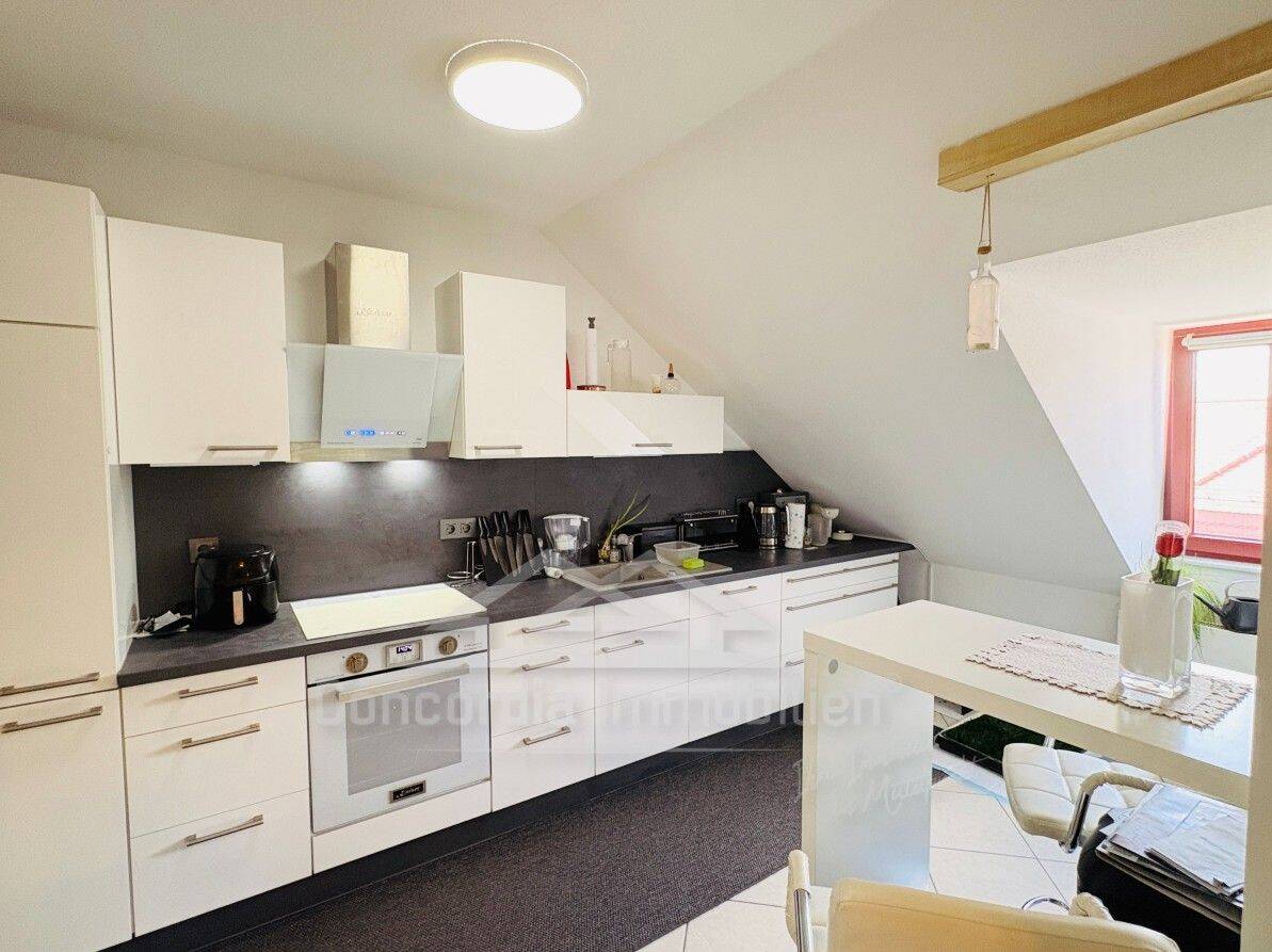 Großzügig und hell; Dachgeschosswohnung mit Weitblick und Stellplatz – Radebeul – Vorschaubild 2
