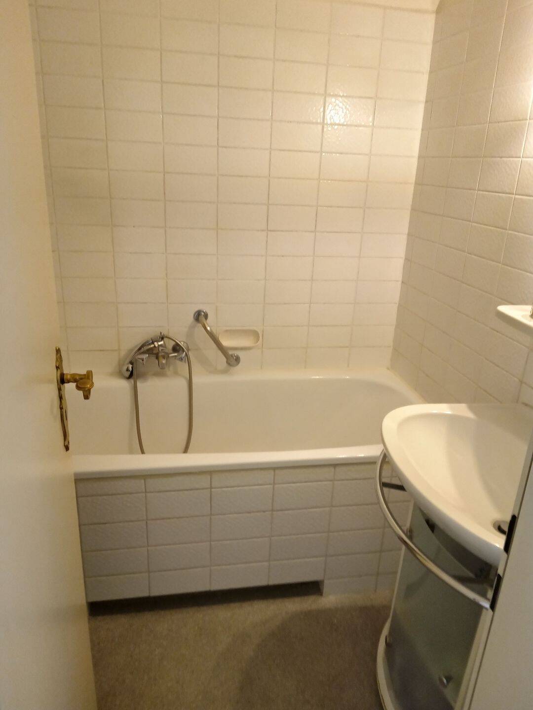 Möbliertes Apartment alsternah mit Pool – Hamburg – Vorschaubild 9