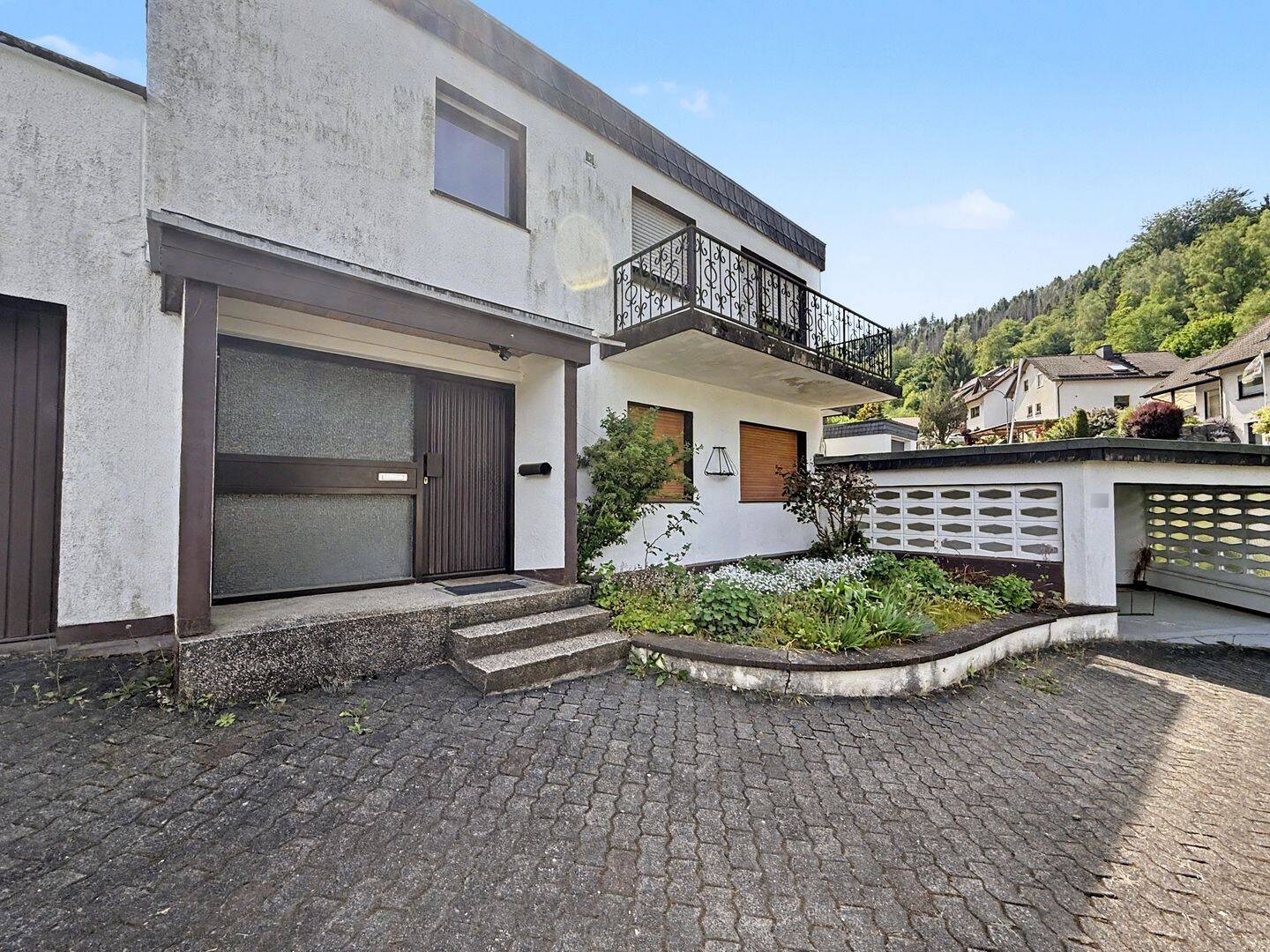 Naturnahes Einfamilienhaus mit viel Potenzial in ruhiger Lage von Werdohl – Werdohl – Bild 1 von 9