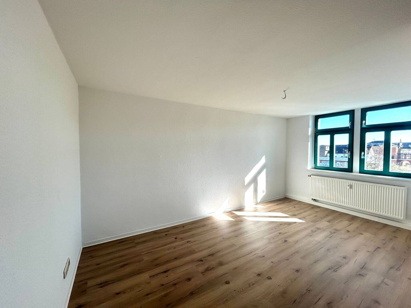 ***Helle 3-Zimmer-Dachgeschosswohnung in Altendorf mit neuem Bodenbelag*** – Chemnitz – Vorschaubild 3
