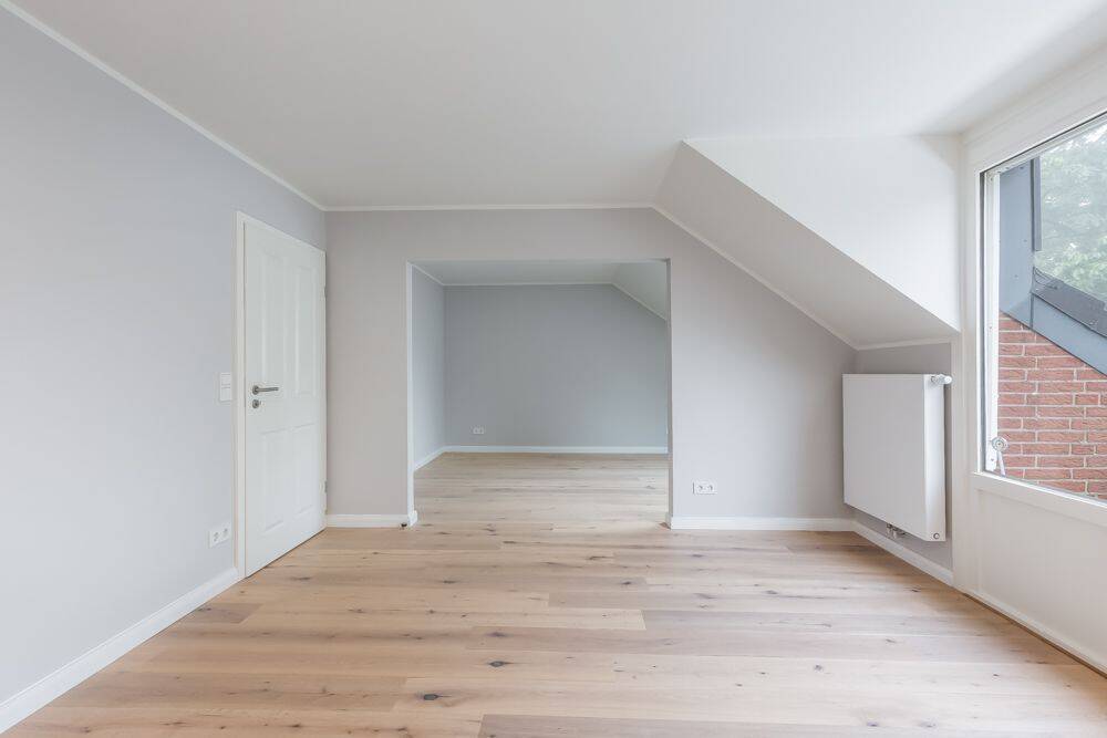 Dachgeschoss, 2 Zimmer, offene Wohnküche in Hummelsbüttel – Hamburg – Vorschaubild 6