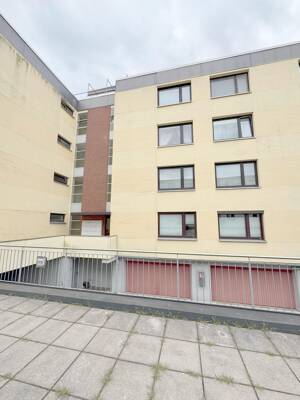 Möblierte Drei-Zimmer Wohnung mit Balkon und Küche in zentraler Lage im Hulsberg – 28205 Bremen – Vorschaubild 2