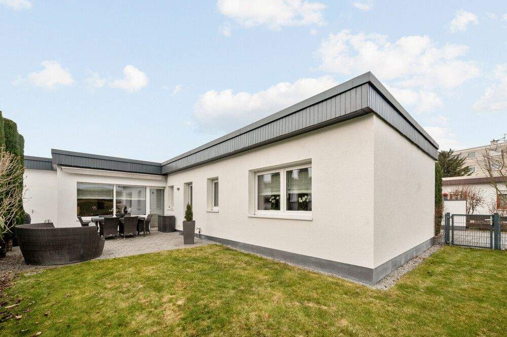 Einziehen und wohlfühlen: Exklusiver Bungalow mit schönem Garten und Garage in bester Lage – Frankenthal (Pfalz) – Bild 1 von 9