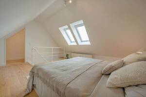 Ohne Makler: Lichtdurchflutete Maisonette- Endetage mit Galerieebene und Loggia – 22335 Hamburg – Vorschaubild 8
