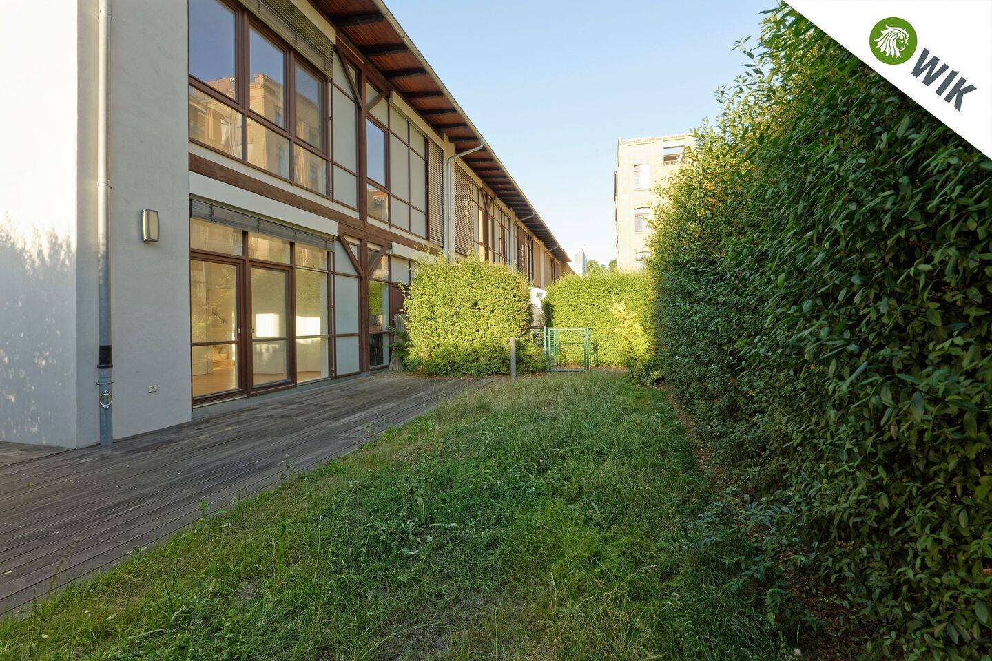 Einzigartiges „Haus-im-Haus“-Gefühl: Großzügige 4-Zimmer-Maisonette mit Terrasse und Stellplatz in der historischen Mädler-Fabrik...