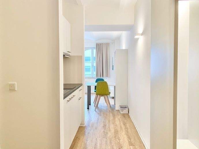 TOP MODERNE VOLL MÖBLIERTE 1 ZIMMER WOHNUNG INKLUSIVE KFZ-STELLPLATZ – Nürnberg – Vorschaubild 3