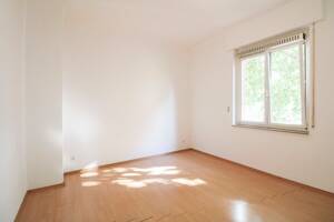 Bezugsfreie Hochparterre-Wohnung mit hohen Decken und zentraler Anbindung – 70374 Stuttgart – Vorschaubild 8