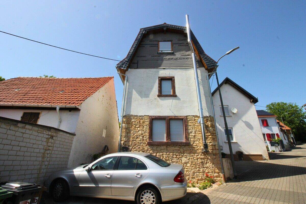 ''Ein Haus voller Herz - stilvoll saniert mit einzigartigem Wohngefühl'' – Rüssingen – Bild 1 von 9