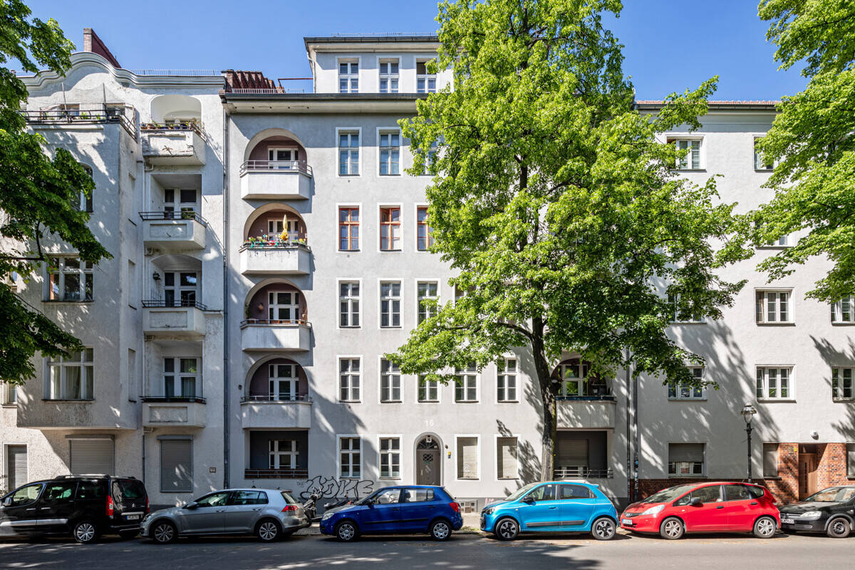 Historischer Berliner Altbau trifft stabile Kapitalanlage - Vermietete Wohnung nahe Tempelhofer Feld – Berlin – Bild 1 von 9