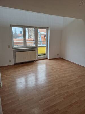 Schöne Maisonettewohnung/ 2Raum, Bad Küche mit Fenster/ Balkon und Dachterrasse – 1099 Dresden – Vorschaubild 6