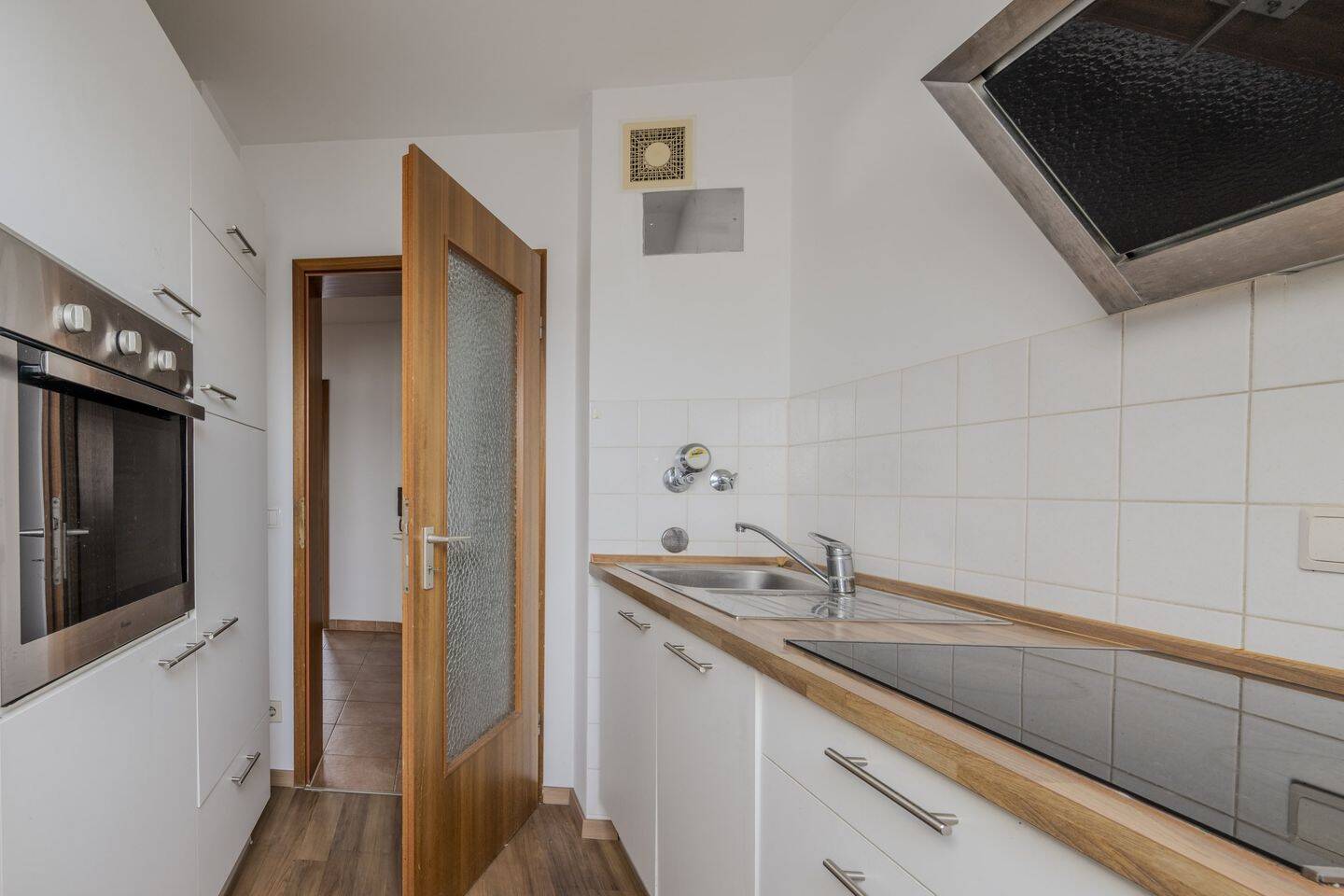 Wohnen am Stadtpark! Bezugsfreie 2-Zi-Dachgeschosswohnung mit TG-Einzelstellplatz + Fußbodenheizung – München – Vorschaubild 9