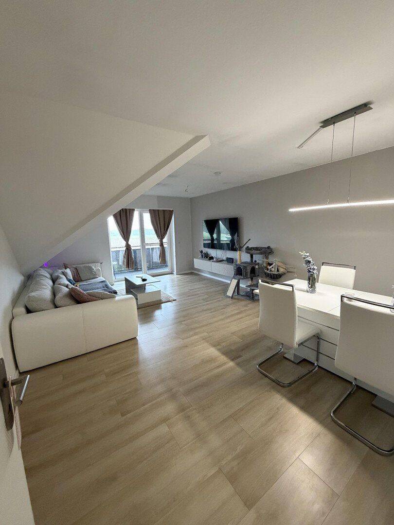 3-Zimmer DG- Wohnung mit Garten und Stellplatz