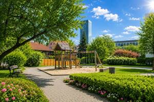VERKAUF: Familienglück mit Weitblick - Gepflegte 4-Zimmer-Wohnung in ruhiger Grünlage – 80992 München – Vorschaubild 2