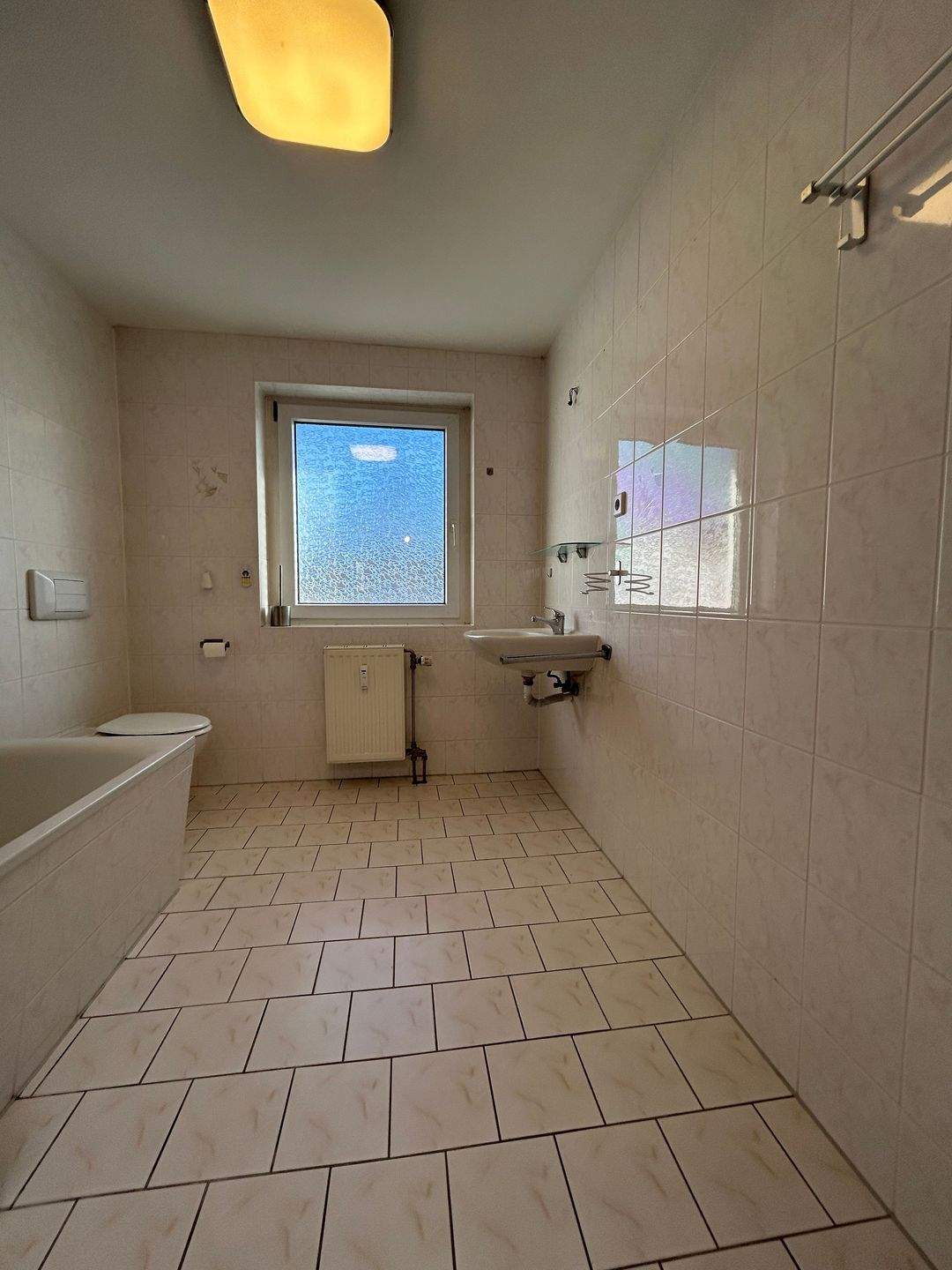 Tageslichtbad mit Wanne – Magdeburg – Vorschaubild 7