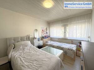 Gute Rendite - solide vermietet! Attraktive 2-Zimmer-Wohnung mit Außenstellplatz – 90763 Fürth – Vorschaubild 4